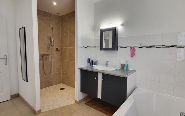 Maison à vendre    4 pièces •  Lablachère