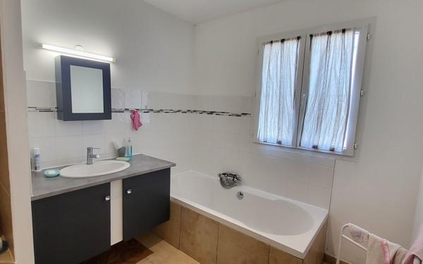 Maison à vendre    4 pièces •  Lablachère