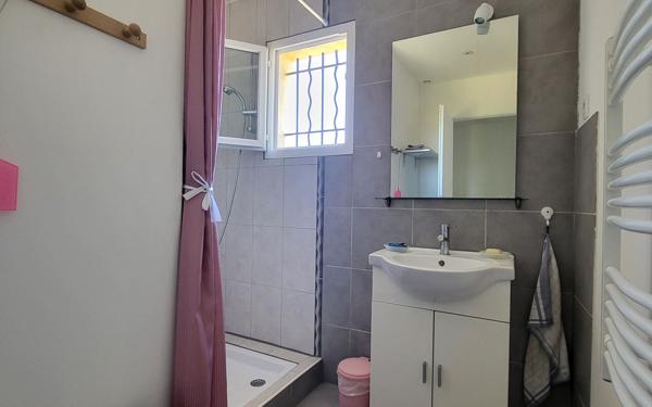 Maison à vendre    4 pièces •  Lablachère