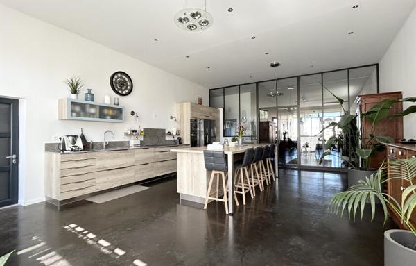 Maison, 470 m2 avec terrain de 1130 m2 et piscine