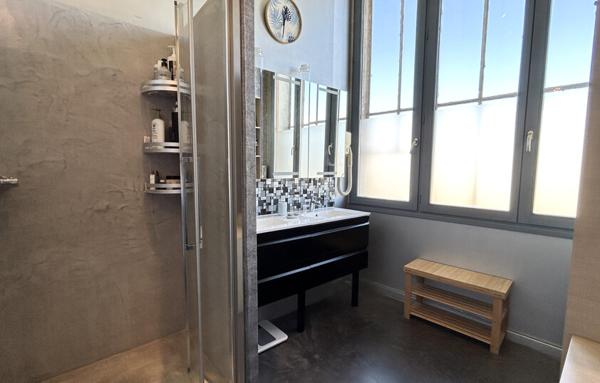 Maison, 470 m2 avec terrain de 1130 m2 et piscine