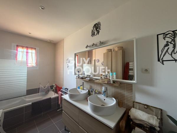 MAISON À VENDRE DE 6 PIÈCES DE 165,00 M²