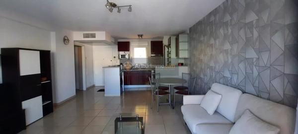 Location                                                      Appartement
                        
                     2 pièces                      49 m2                     à Saint-Aygulf