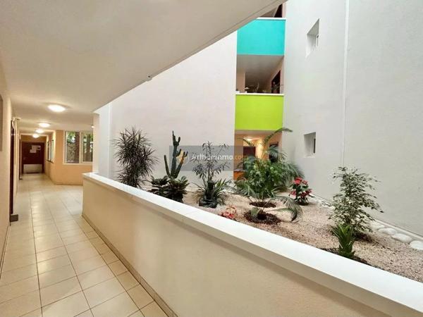 Location                                                      Appartement
                        
                     2 pièces                      49 m2                     à Saint-Aygulf