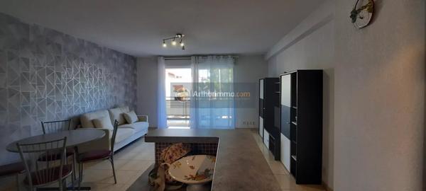 Location                                                      Appartement
                        
                     2 pièces                      49 m2                     à Saint-Aygulf