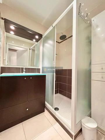 Location                                                      Appartement
                        
                     2 pièces                      49 m2                     à Saint-Aygulf