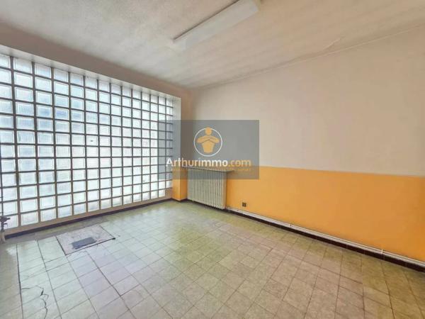 Vente                                                      Immeuble
                        
                     10 pièces                      200 m2                     à Sarcelles