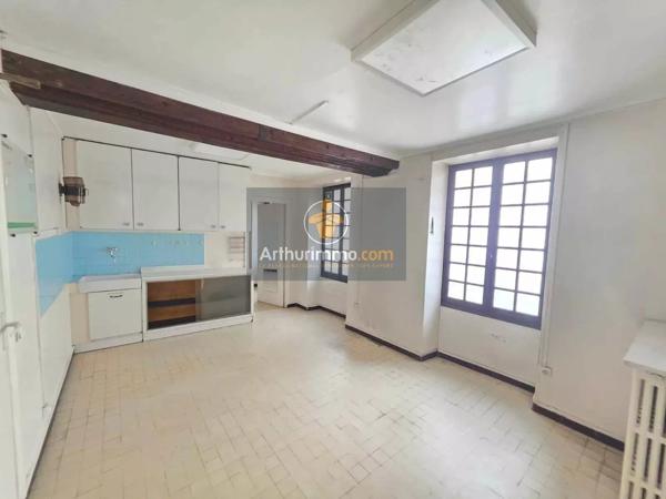 Vente                                                      Immeuble
                        
                     10 pièces                      200 m2                     à Sarcelles