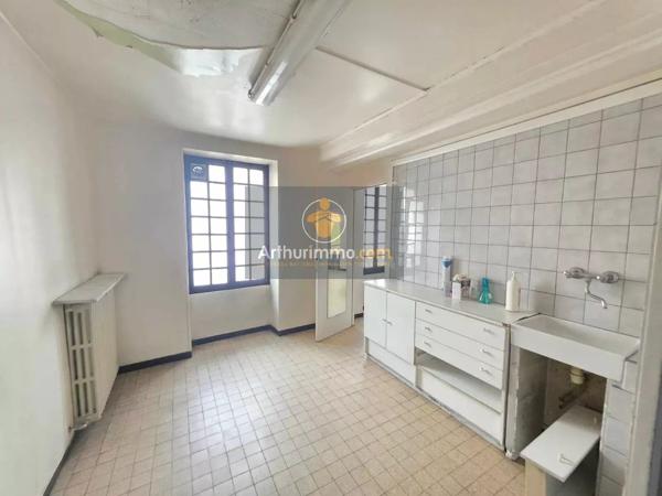 Vente                                                      Immeuble
                        
                     10 pièces                      200 m2                     à Sarcelles