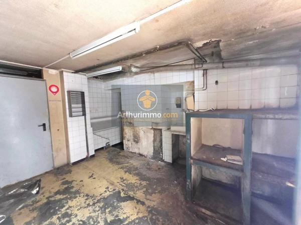 Vente                                                      Immeuble
                        
                     10 pièces                      200 m2                     à Sarcelles