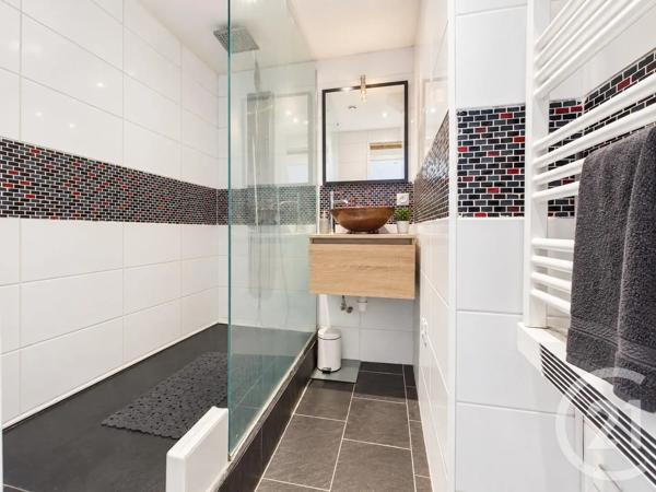 Appartement T4 à vendre  4 pièces - 64,97 m 2   TOULON  - 83