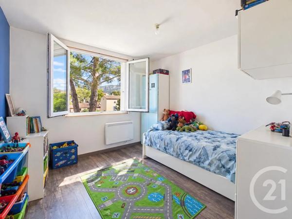 Appartement T4 à vendre  4 pièces - 64,97 m 2   TOULON  - 83