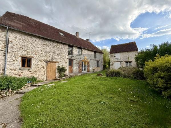 Vente                                                      Maison
                        
                     8 pièces                      252 m2                     à Rozay-en-Brie