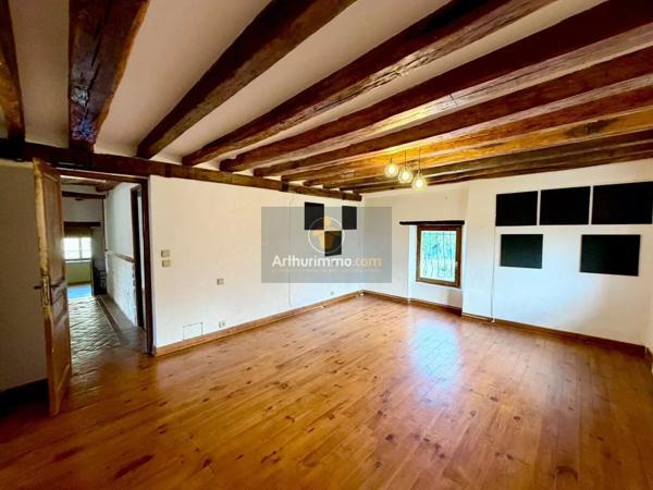 Vente                                                      Maison
                        
                     8 pièces                      252 m2                     à Rozay-en-Brie