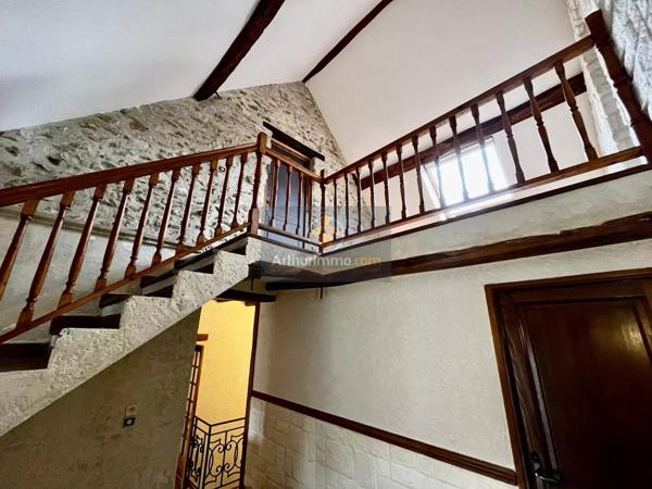 Vente                                                      Maison
                        
                     8 pièces                      252 m2                     à Rozay-en-Brie