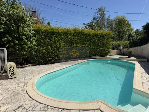Vente                                                      Maison
                        
                     8 pièces                      252 m2                     à Rozay-en-Brie