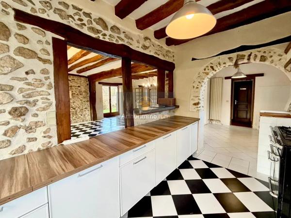 Vente                                                      Maison
                        
                     8 pièces                      252 m2                     à Rozay-en-Brie
