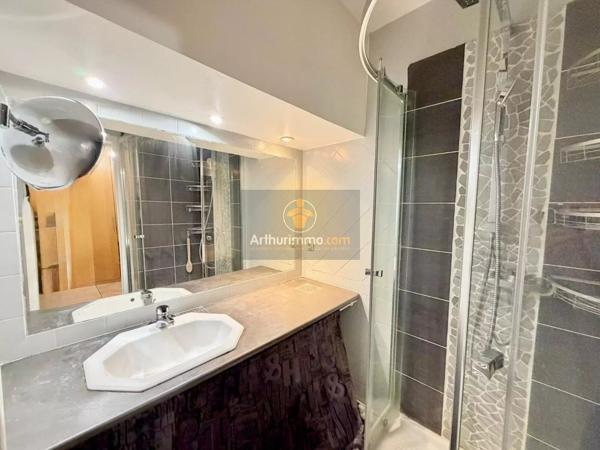 Vente                                                      Maison
                        
                     8 pièces                      252 m2                     à Rozay-en-Brie