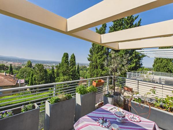 Appartement contemporain d'environ 93m² avec vue panoramique sur Aix-en-Provence