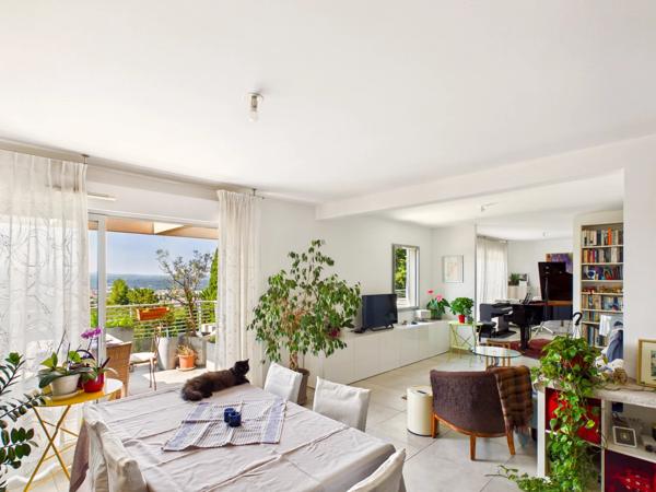 Appartement contemporain d'environ 93m² avec vue panoramique sur Aix-en-Provence