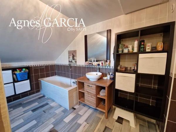 VOLUMINEUSE MAISON 6 CHAMBRES SANS TRAVAUX