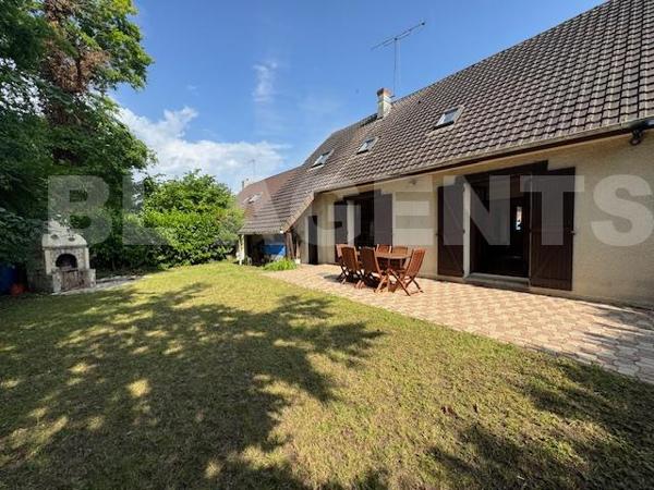 Super potentiel pour cette maison de Saint Symphorien le Château ! 