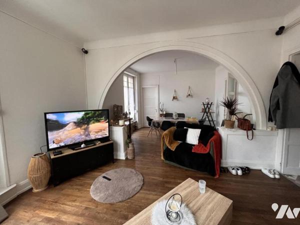 Immeuble 2 appartements + local commercial