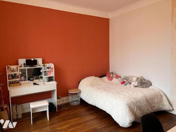 Immeuble 2 appartements + local commercial