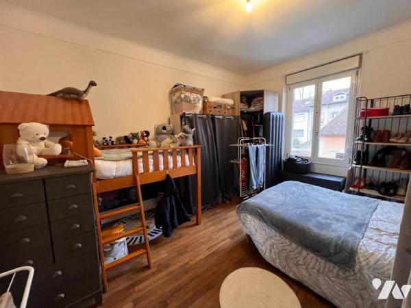 Immeuble 2 appartements + local commercial