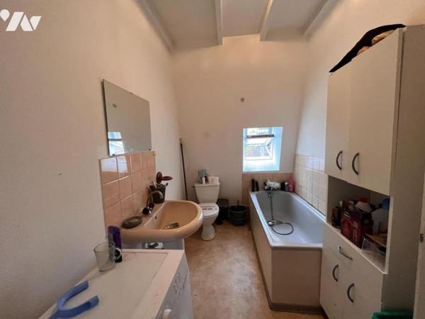 Immeuble 2 appartements + local commercial