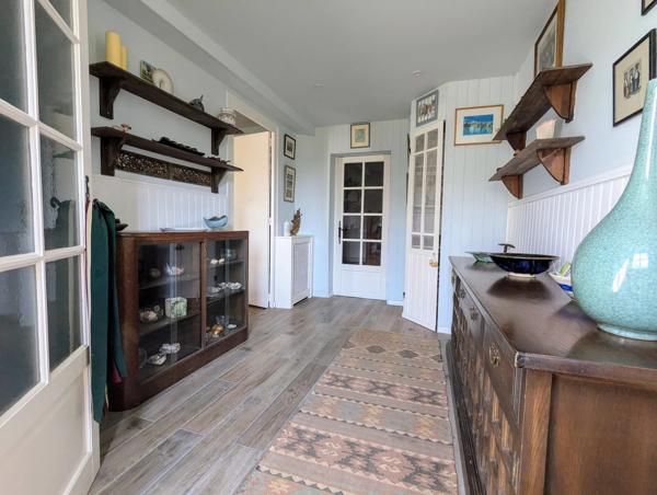 Maison de village avec maison d'amis, dépendances et jardin