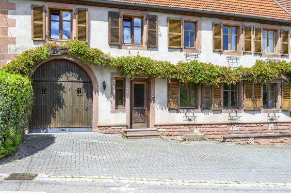 Jolie maison bourgeoise village, jardin, 3 chambres, garage, parkings