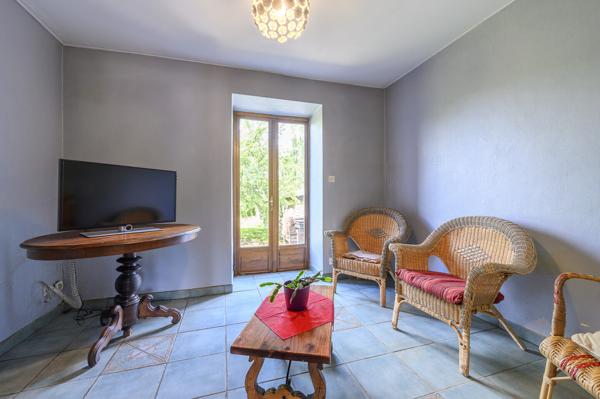 Jolie maison bourgeoise village, jardin, 3 chambres, garage, parkings