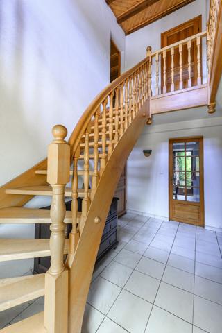 Jolie maison bourgeoise village, jardin, 3 chambres, garage, parkings