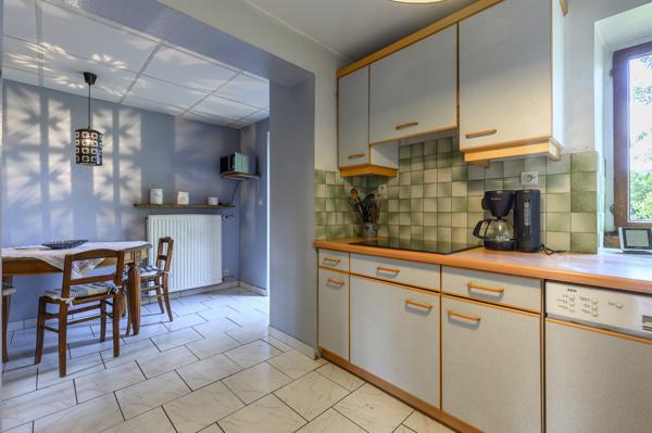 Jolie maison bourgeoise village, jardin, 3 chambres, garage, parkings