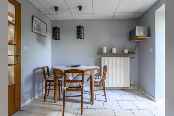 Jolie maison bourgeoise village, jardin, 3 chambres, garage, parkings