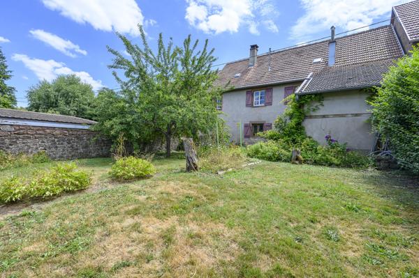 Jolie maison bourgeoise village, jardin, 3 chambres, garage, parkings