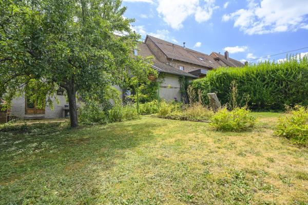 Jolie maison bourgeoise village, jardin, 3 chambres, garage, parkings