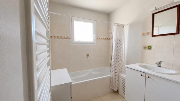 Appartement à vendre 4 pièces VANNES (56) avec deux garages