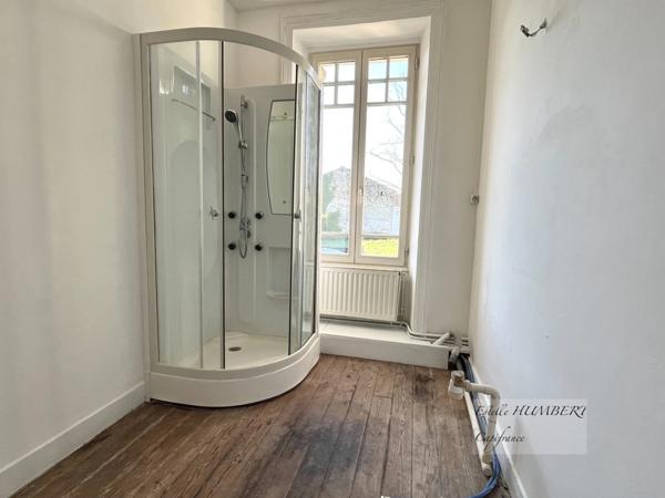 Maison et atelier/garage de 131+35m² à Vouvant