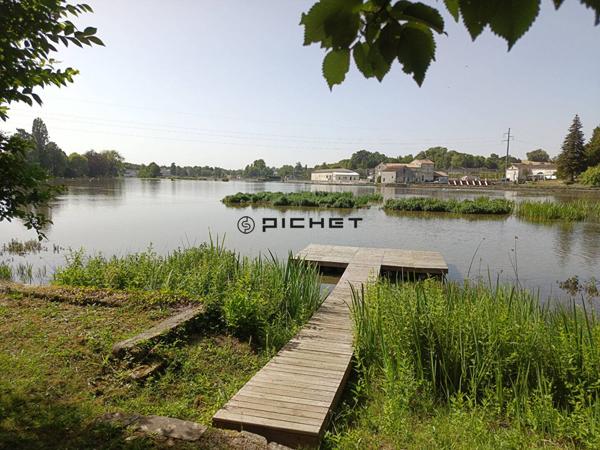 Terrain 10 pièces 911 m² ANGOULEME - 16000