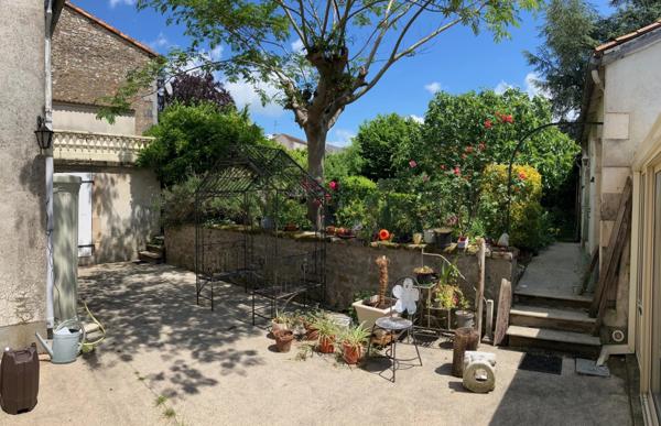 Grande maison de ville dans le cœur de Montmorillon