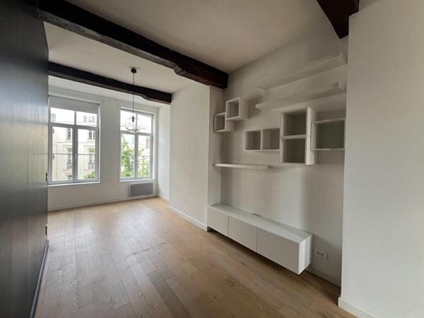 A LOUER : T2 à LILLE • Rue Lepelletier - Vieux Lille • 1 065 € CC • Réf. 1486-02