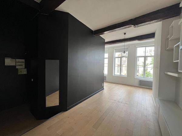 A LOUER : T2 à LILLE • Rue Lepelletier - Vieux Lille • 1 065 € CC • Réf. 1486-02