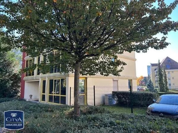 Local professionnel à vendre 73m²