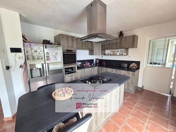 A VENDRE en Exclusivité au Boupère, maison avec 4 chambres  et 1 bureau, et 1 Gîte indépendant sur une parcelle de 1658 m2