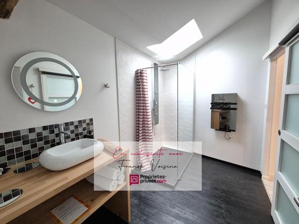 A VENDRE en Exclusivité au Boupère, maison avec 4 chambres  et 1 bureau, et 1 Gîte indépendant sur une parcelle de 1658 m2