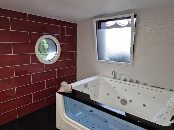 A VENDRE en Exclusivité au Boupère, maison avec 4 chambres  et 1 bureau, et 1 Gîte indépendant sur une parcelle de 1658 m2