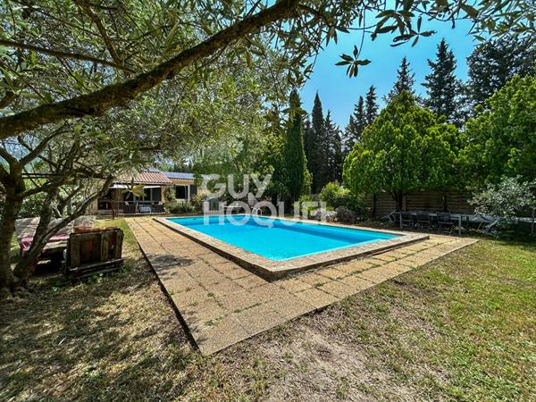 Proche du Golf de Saumane de Vaucluse : Maison de plain pied avec jardin et piscine