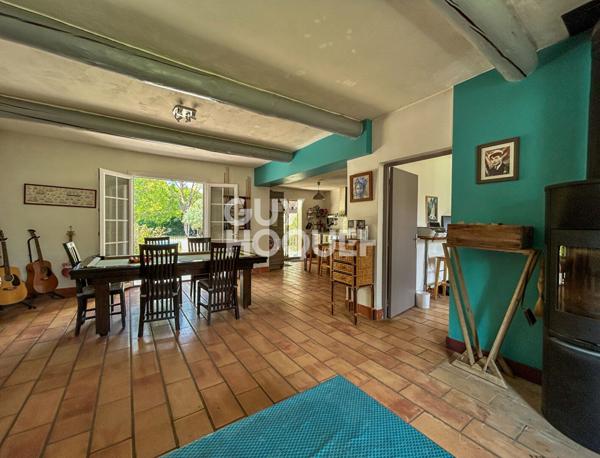 Proche du Golf de Saumane de Vaucluse : Maison de plain pied avec jardin et piscine